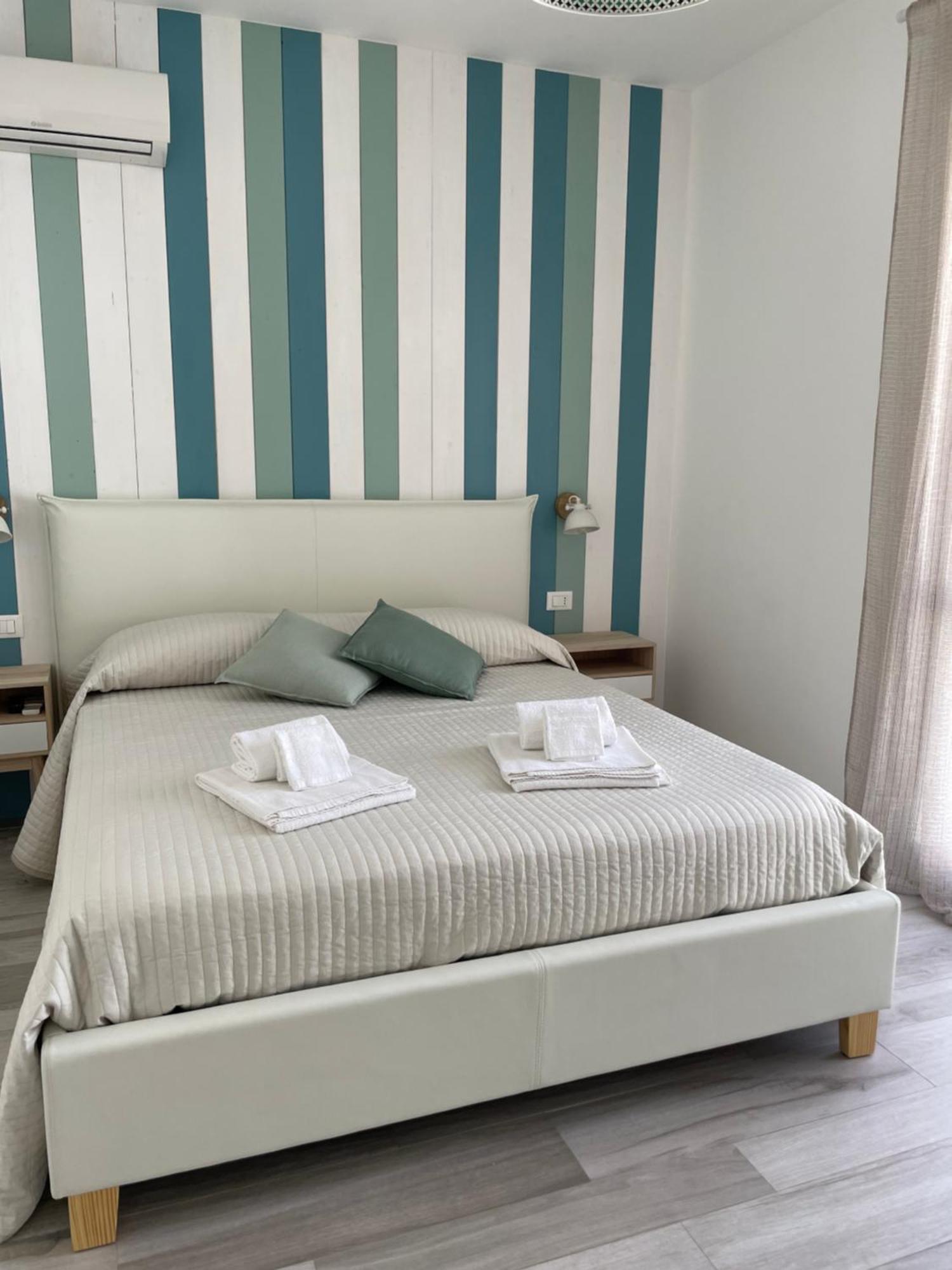 Cala Azzurra Macari Bed And Breakfast And Holidays House Esterno foto